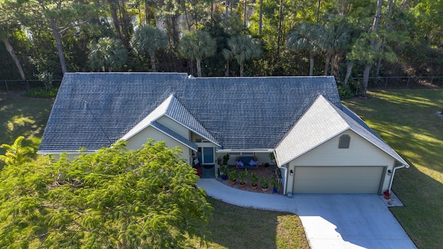 view of front of home featuring a front yard and a garage