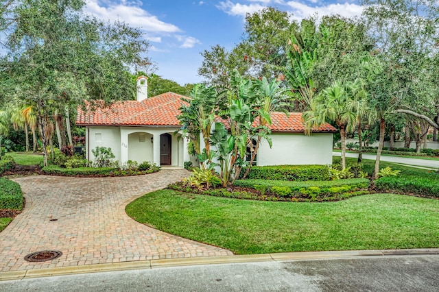 mediterranean / spanish-style home featuring a front yard