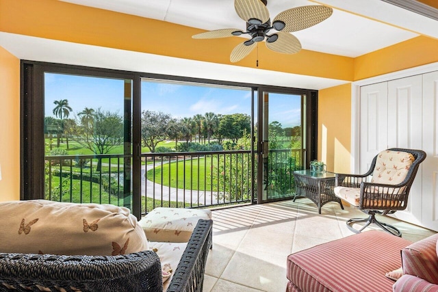 sunroom / solarium with ceiling fan