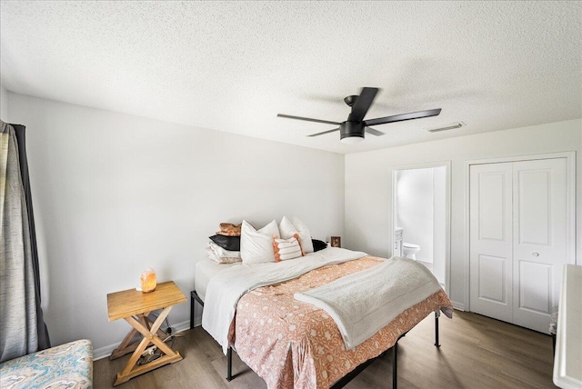 bedroom featuring hardwood / wood-style floors, ceiling fan, a textured ceiling, and a closet