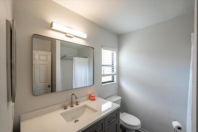 bathroom with a shower with shower curtain, vanity, and toilet