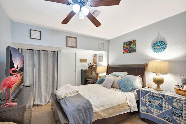 bedroom with ceiling fan