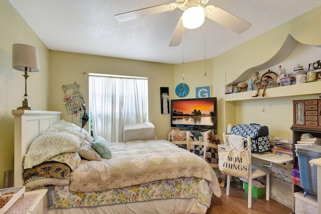 bedroom featuring hardwood / wood-style floors, a textured ceiling, and ceiling fan