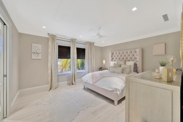 bedroom with ceiling fan, crown molding, and light hardwood / wood-style floors