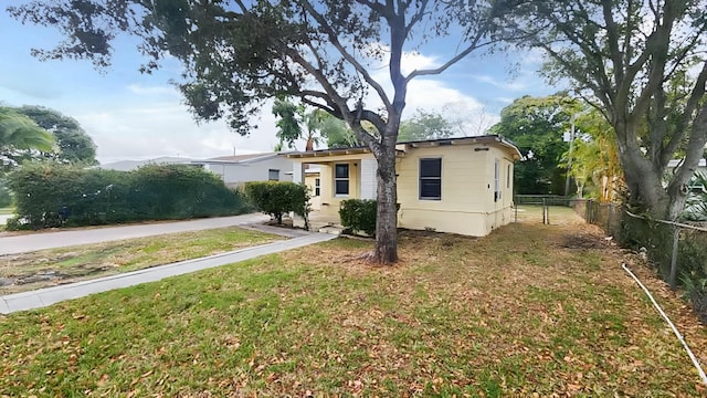 view of front of house with a front lawn