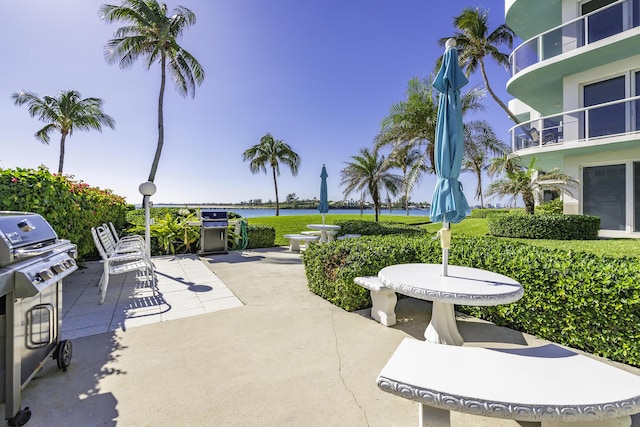 view of property's community featuring a patio