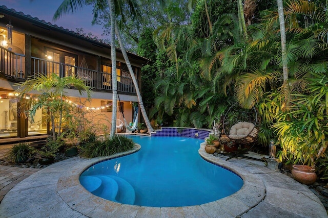 view of pool at dusk