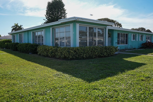 exterior space featuring a lawn