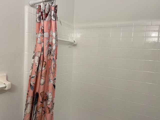 bathroom featuring a shower with curtain