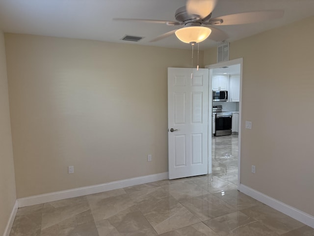 empty room with ceiling fan