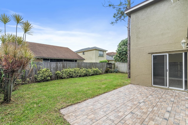 view of yard featuring a patio area