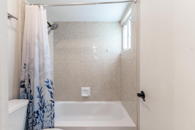 bathroom featuring shower / tub combo with curtain and toilet