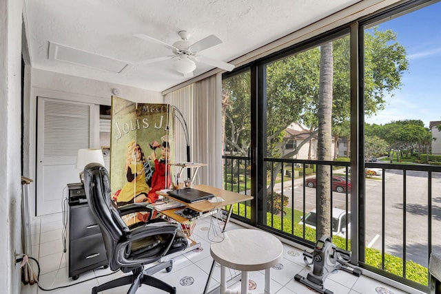 sunroom featuring ceiling fan