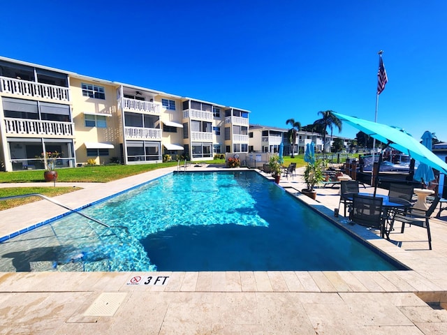 view of swimming pool