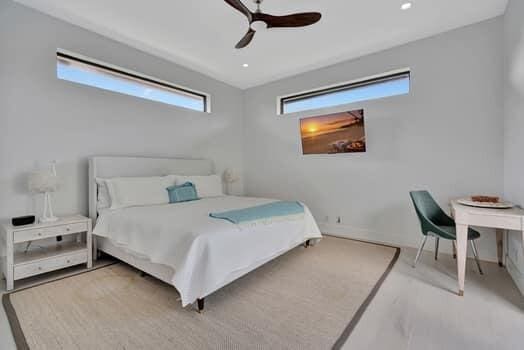 bedroom featuring ceiling fan