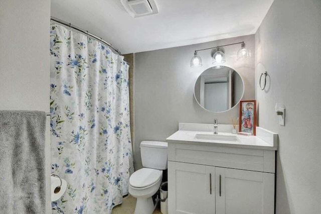 bathroom with a shower with shower curtain, vanity, and toilet