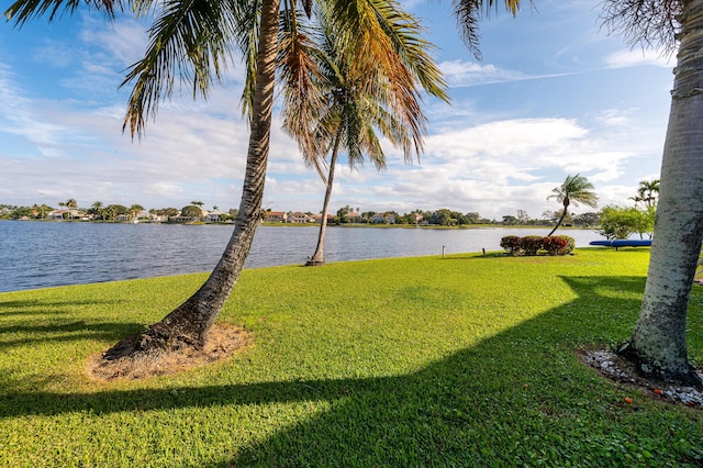 view of yard featuring a water view