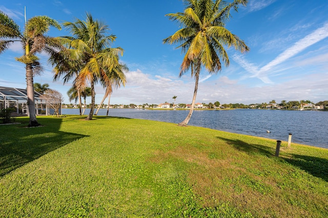 view of yard featuring a water view