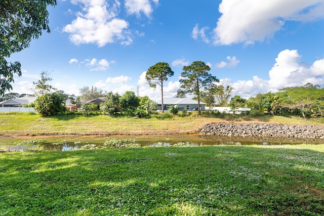 view of yard featuring a water view