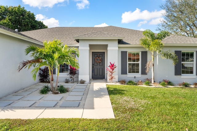 view of front facade with a front yard