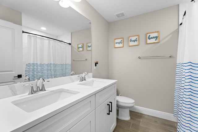 bathroom featuring a shower with curtain, vanity, and toilet