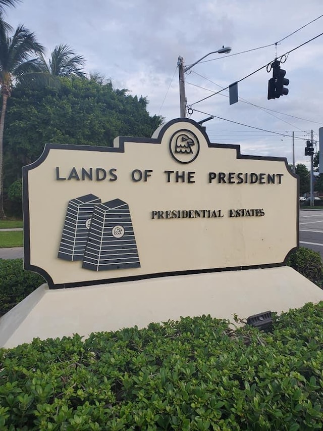 view of community / neighborhood sign