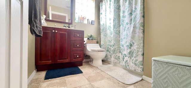 bathroom featuring a shower with shower curtain, vanity, and toilet