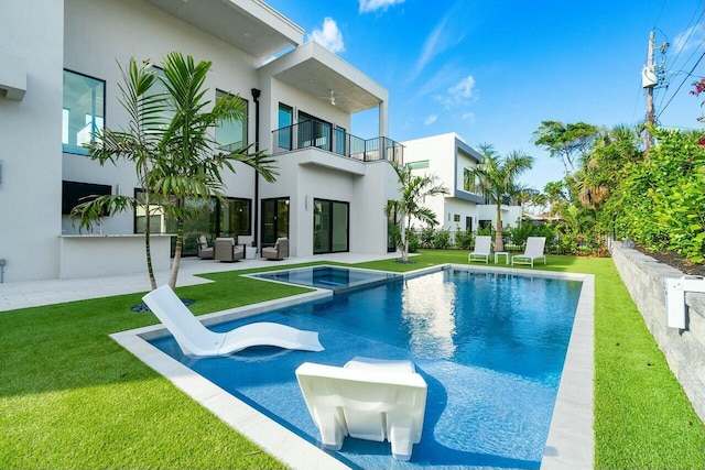 view of pool featuring an outdoor hangout area, a yard, an in ground hot tub, and a patio