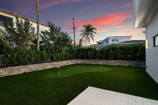 view of yard at dusk