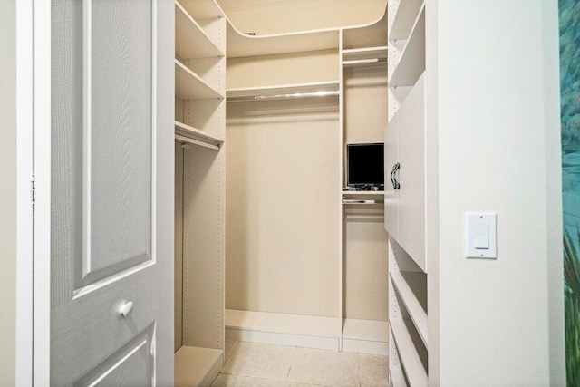 spacious closet featuring light tile patterned floors