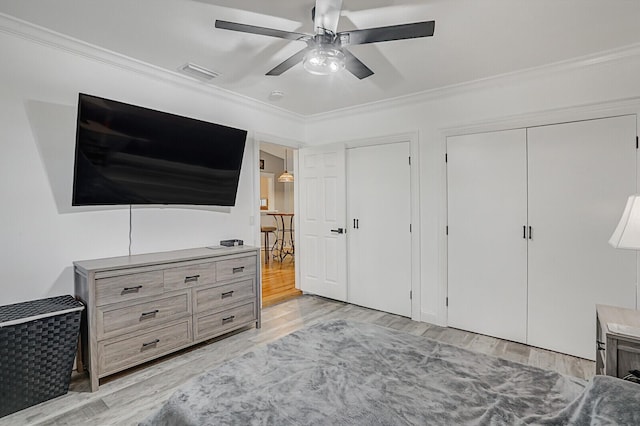 bedroom featuring light wood-type flooring, ceiling fan, and ornamental molding