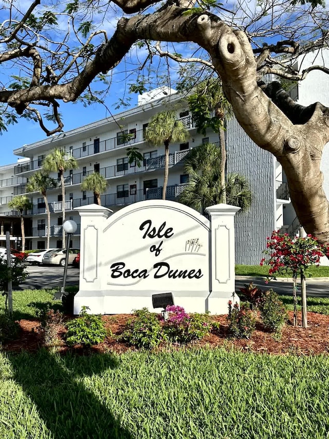 view of community / neighborhood sign