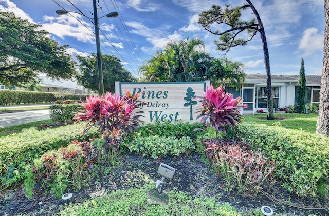 view of community / neighborhood sign