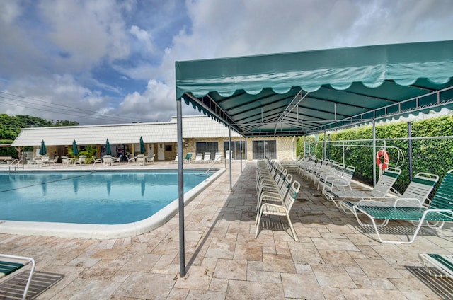 view of swimming pool featuring a patio