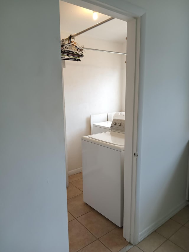 laundry area featuring washer / dryer and light tile patterned floors