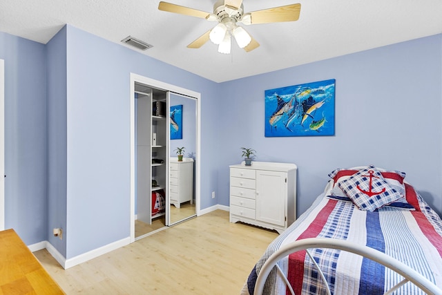 bedroom featuring light hardwood / wood-style floors, a closet, and ceiling fan