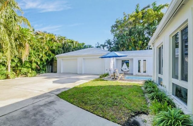 view of front of property featuring an outdoor structure and a garage