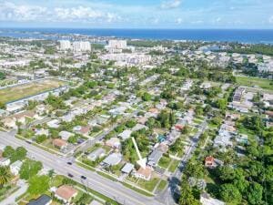 bird's eye view featuring a water view