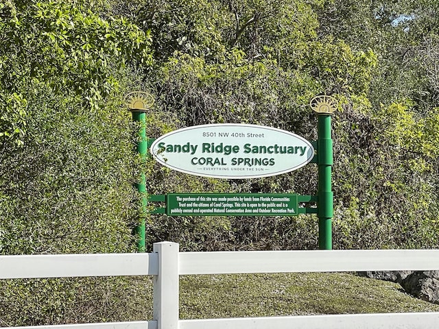 view of community / neighborhood sign