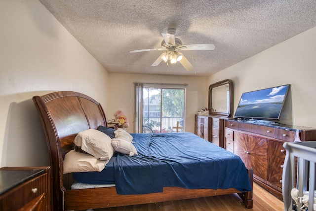 bedroom with ceiling fan, a textured ceiling, and light hardwood / wood-style flooring