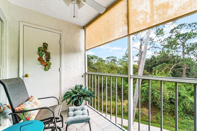 sunroom featuring ceiling fan