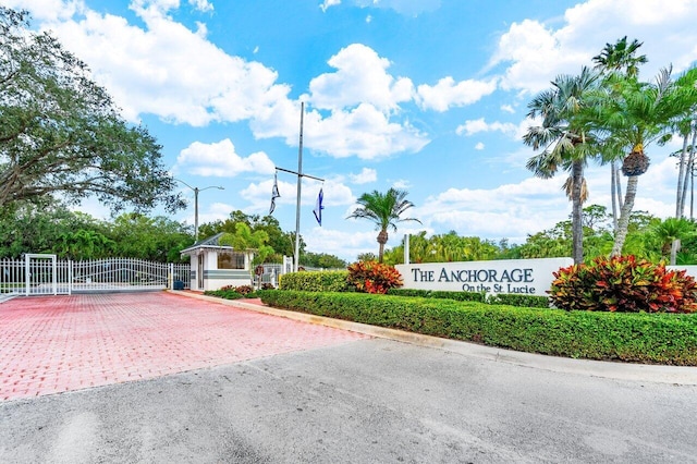 view of community / neighborhood sign