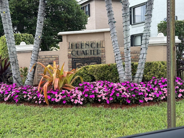 view of community / neighborhood sign