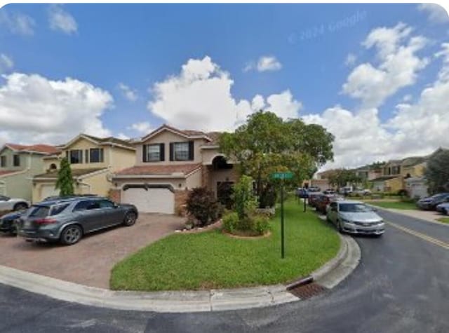 view of front of home featuring a garage and a front yard