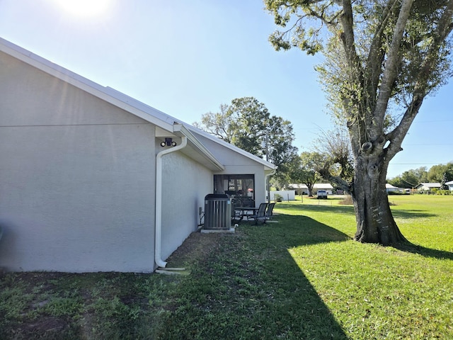 view of yard featuring central AC unit