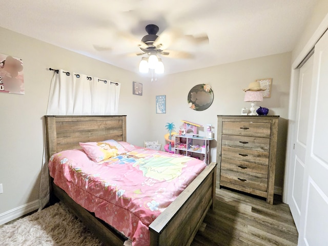 bedroom with ceiling fan, dark hardwood / wood-style flooring, and a closet