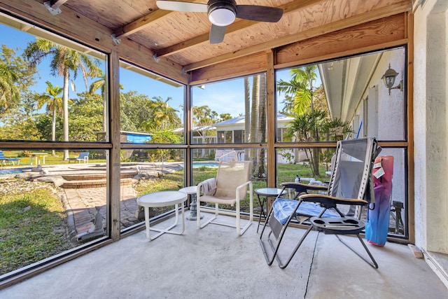 sunroom with ceiling fan