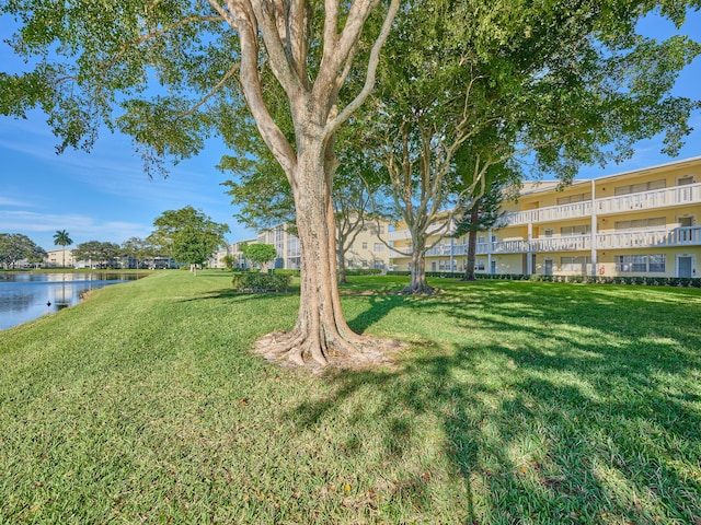 view of yard featuring a water view