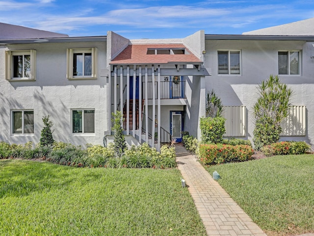 view of front of home with a front yard