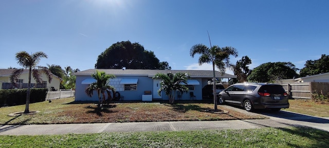 view of front of home with a front lawn